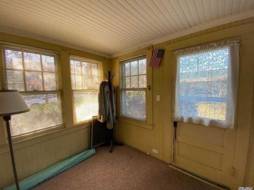 17 Lake Ave, Center Moriches, NY 11934-2513