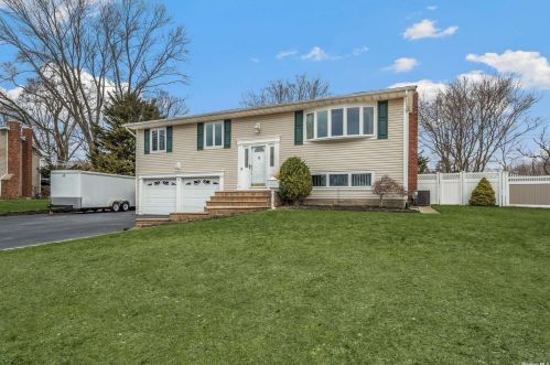 19 Derby Pl, San Remo, NY 11754-5107