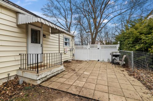 720 Coshocton Ave, Mount Vernon OH  43050-1970 exterior