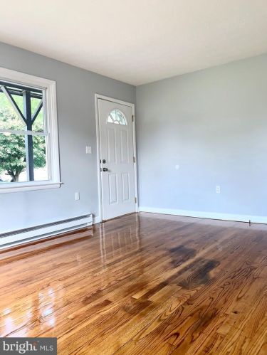 1 Old Barn Rd, Richmond National Battlefiel VA  22835-9008 exterior