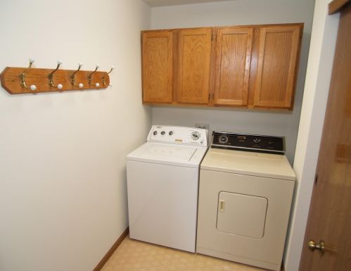 4559 Greenridge Cir, Milwaukee WI 53220-3376 exterior