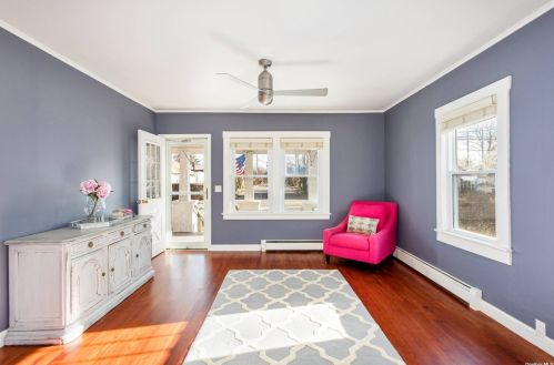 331 6th St, Greenport, NY 11944-1827