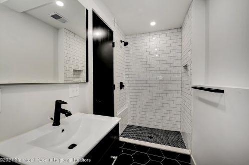 41 Hemlock St, Hazlet NJ  07730-2118 exterior