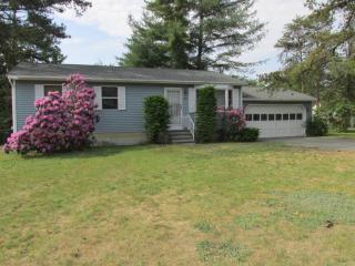 14 Zenas Dr, Glens Falls, NY 12804-1947