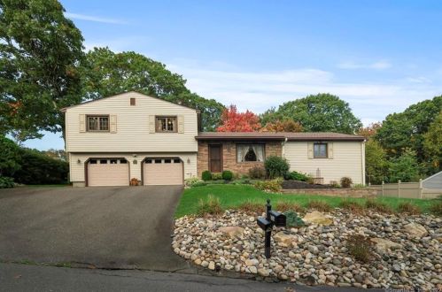 226 Juniper Ridge Dr, Waterbury CT  06708-1912 exterior