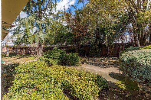 10165 La Gloria Way, Rancho Cordova CA  95670-3163 exterior