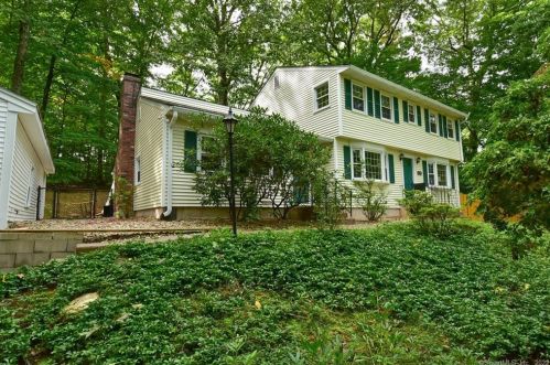 170 Bush Hill Rd, Manchester, CT 06040-7104