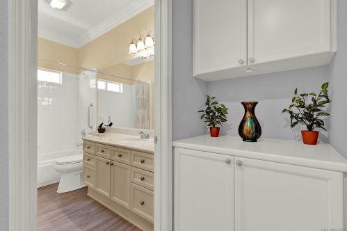 2346 Fallbrook Pl, Escondido CA  92027-6738 exterior