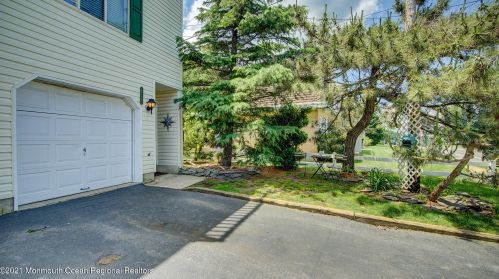 319 Shore Dr, Monmouth Hills, NJ 07732-1228