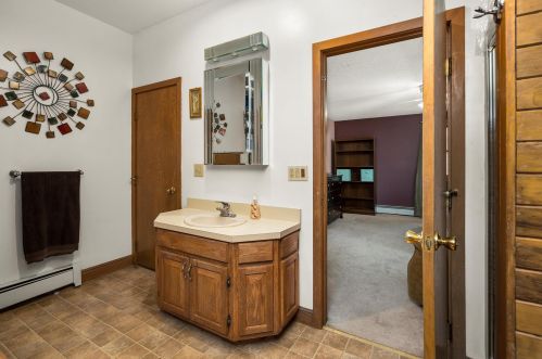 10 Lorri Rd, Derry NH  03038-4112 exterior