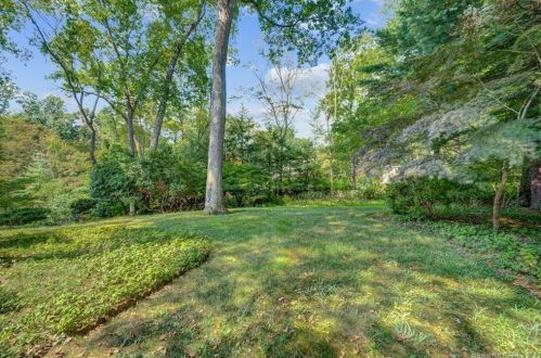 61 Cow Path Dr, Stamford CT  06902-1016 exterior