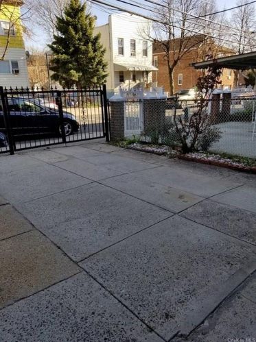 1319 Needham Ave, Bronx, NY 10469-1512