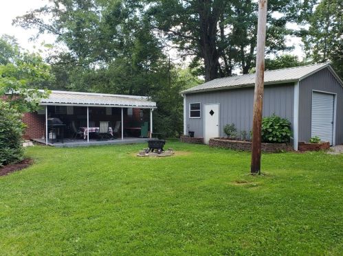 333 Crestview Rd, Slippery Rock, PA 16057-2813