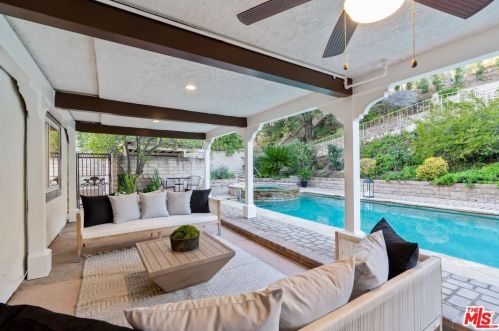 27041 Esward Dr, Calabasas CA  91301-2322 exterior