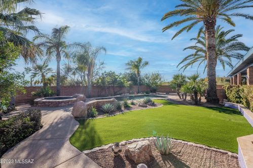 4305 Avenida Del Cazador, Tucson AZ  85718-7065 exterior