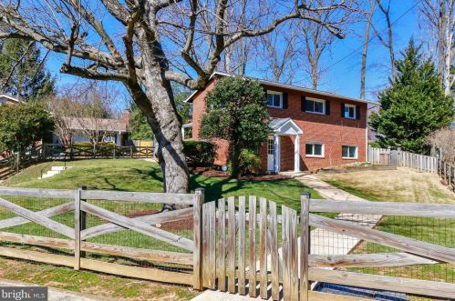 7012 Ted Dr, Falls Church, VA 22042-3926