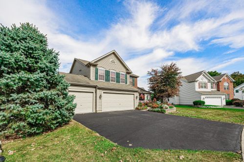 1916 Pinnacle Club Dr, Darbydale, OH 43123-8373