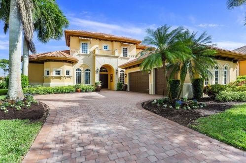 8948 Valhalla Ct, Naples, FL 34113-1669