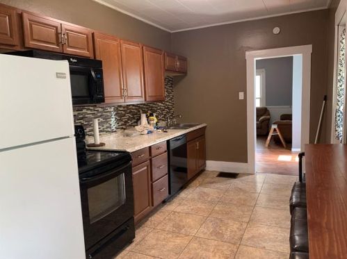 306 Cooper St, Slippery Rock, PA 16057-1506