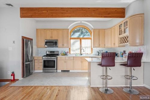 17 Hickory Dr, Oakland NJ  07436-2519 exterior