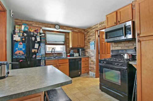 3912 8 Ave, Kenosha WI 53158-5409 exterior
