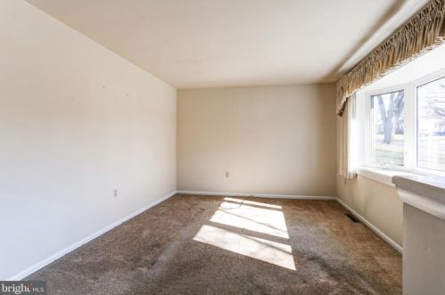 918 Thornton Dr, Navy Sup Dpt, PA 17055-5751