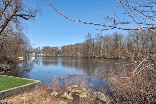 52 Parkway, West Paterson NJ  07424-1228 exterior