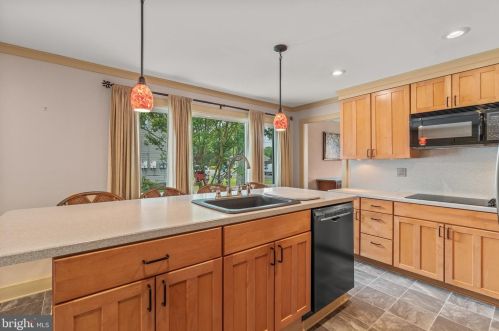 701 Parry Blvd, Riverton NJ  08077-3938 exterior