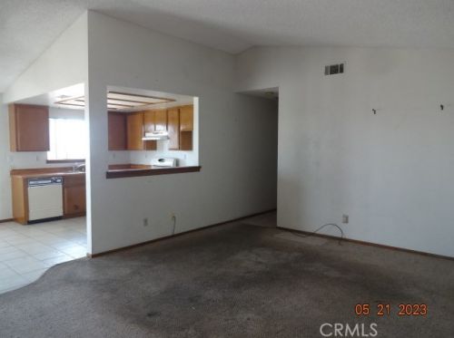 16480 Kayuga St, Victorville, CA 92395-8705