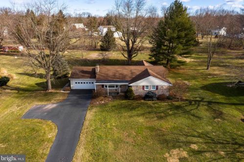 379 Park Ave, Harleysville, PA 19438-1813