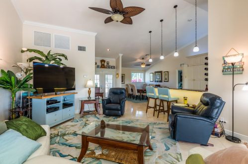 18085 Royal Tree Pkwy, Naples, FL 34114-8941