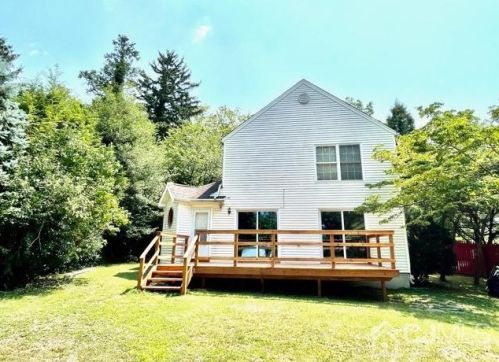 5 Myron Pl, East Brunswick, NJ 08816-1118