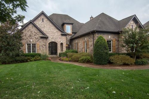 1005 Crimson Way, Hendersonville, TN 37075-7211