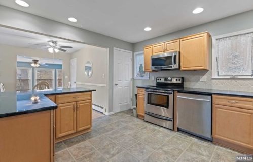 29 Ramapo Hills Blvd, Oakland NJ  07436-3906 exterior