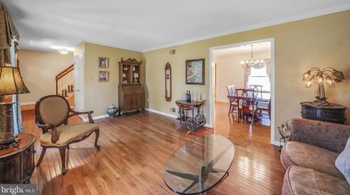 107 Evergreen Dr, Downingtown, PA 19335-1012