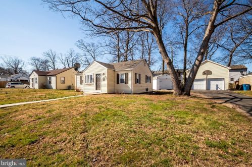 2 Robert Rd, New Castle DE  19720-3925 exterior