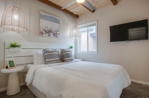 824 Anacapa Ct, San Diego CA  92109-8203 exterior