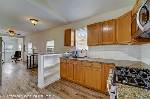 16 Barberie Ave, Monmouth Hills NJ  07732-1520 exterior