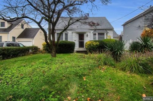 140 Stewart St, Maywood, NJ 07607-1952