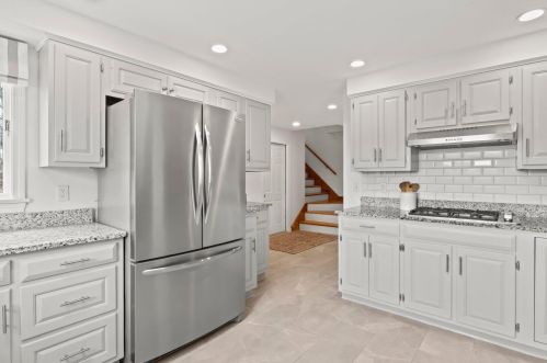 595 Riverview Dr, Chatham MA  02633-1117 exterior