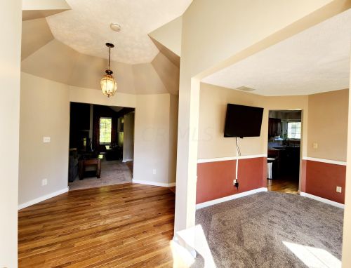 5985 Creek Rd, Washington Ch OH  43160-9726 exterior