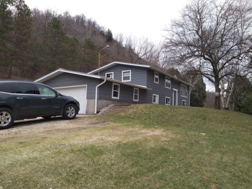 32762 State Hwy 35, Prairie Du Chien, WI 53821-8543