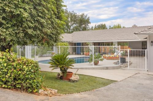 727 Waldorf Rd, La Canada, CA 91011-4126