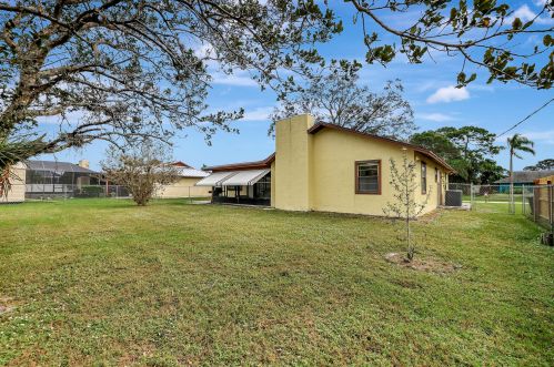 549 Maple Ter, Fort Pierce, FL 34983-2654