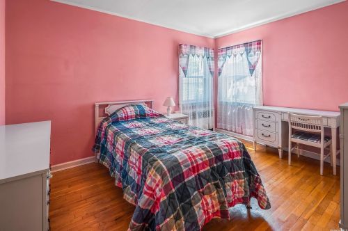 113 1st St, New Hyde Park NY  11040-4415 exterior
