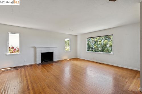 4680 Davenport Ave, Oakland, CA 94619-2917