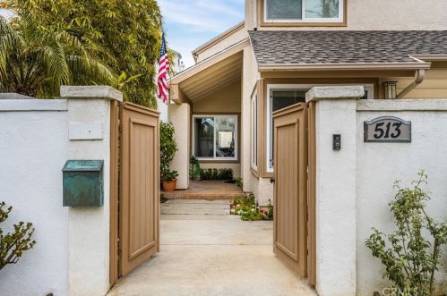 513 15th St, Huntington Beach CA  92648-4045 exterior