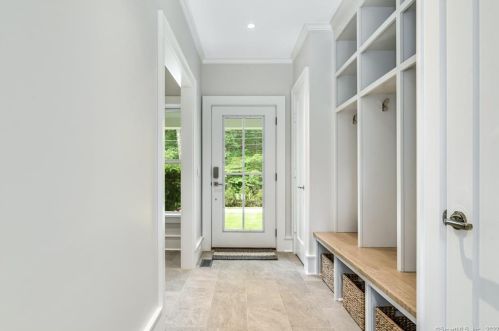 289 Wahackme Rd, New Canaan CT  06840-3935 exterior