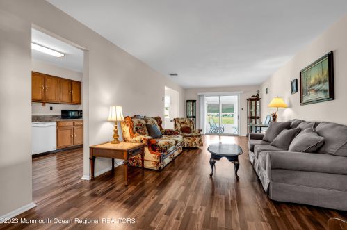 7 Whitman St, Bricktown, NJ 08724-2448