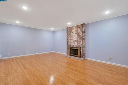 701 Begonia Dr, San Leandro CA  94578-3804 exterior